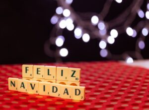 gracioso feliz santo gif